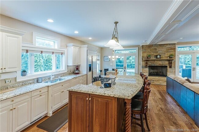47 Greenwood Ave in Darien, CT - Building Photo - Building Photo
