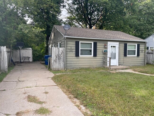 915 40th St Ct in Moline, IL - Building Photo - Building Photo