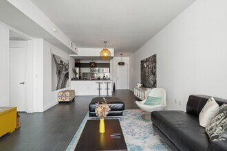 951 Brickell Ave, Unit 3700 in Miami, FL - Building Photo - Building Photo