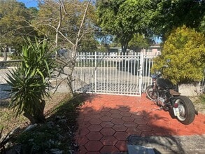 11245 NW 62nd Ave in Hialeah, FL - Building Photo - Building Photo
