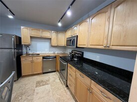 2801 NE 183rd St in Aventura, FL - Building Photo