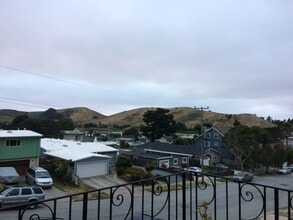 233 Reichling Ave in Pacifica, CA - Foto de edificio - Building Photo