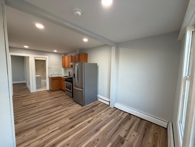 51 Columbia Ave, Unit Apartment 2 in Paterson, NJ - Building Photo - Building Photo