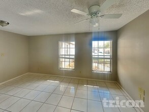 1924 Derbywood Dr in Brandon, FL - Building Photo - Building Photo