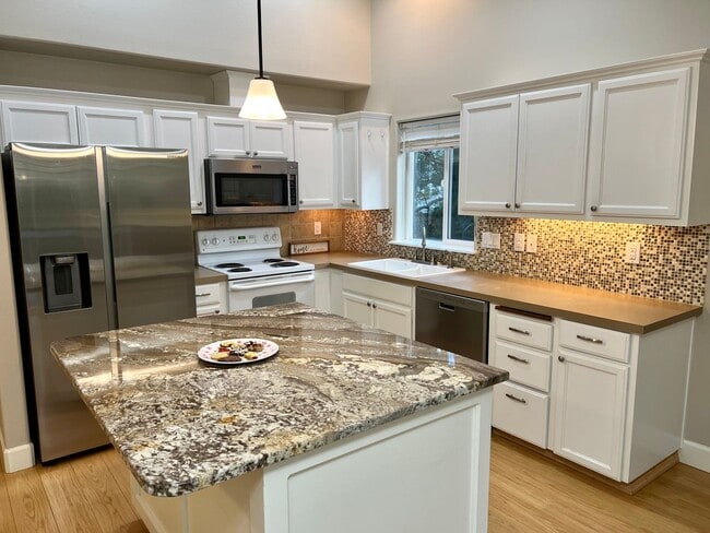 5295 Mac St SE in Salem, OR - Building Photo - Building Photo