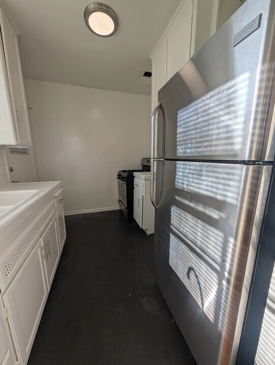 838 N Sweetzer Ave in Los Angeles, CA - Building Photo