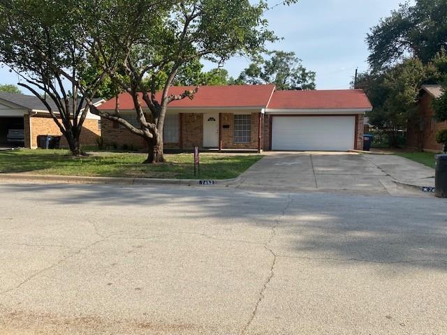 7452 Beaty St in Fort Worth, TX - Foto de edificio