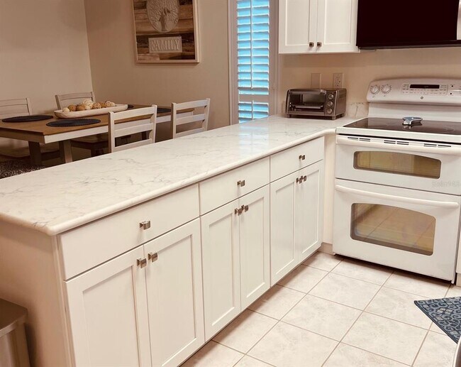 8369 Wingate Dr in Sarasota, FL - Building Photo - Building Photo