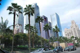 215 N. Fickett St. in Los Angeles, CA - Foto de edificio - Building Photo