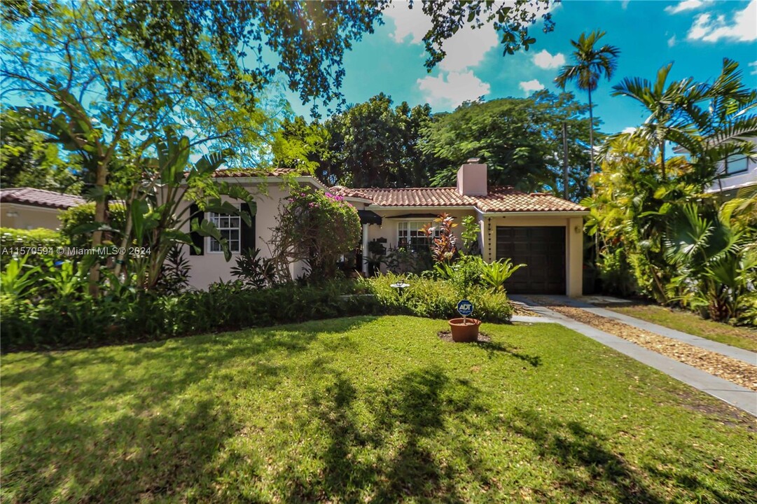 1260 La Mancha Ave in Coral Gables, FL - Building Photo