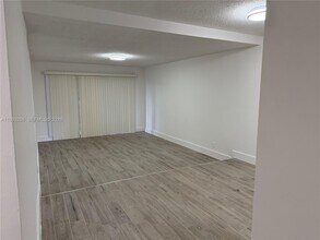 2700 Coral Springs Dr in Coral Springs, FL - Foto de edificio - Building Photo