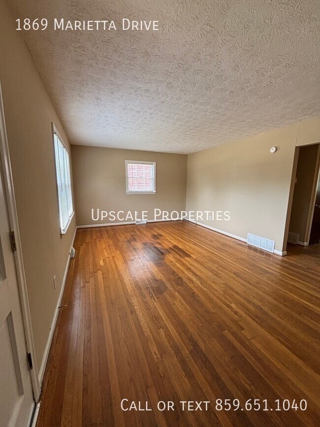 1869 Marietta Dr in Lexington, KY - Building Photo - Building Photo
