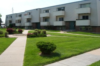 Windsor Woods in Omaha, NE - Building Photo - Building Photo