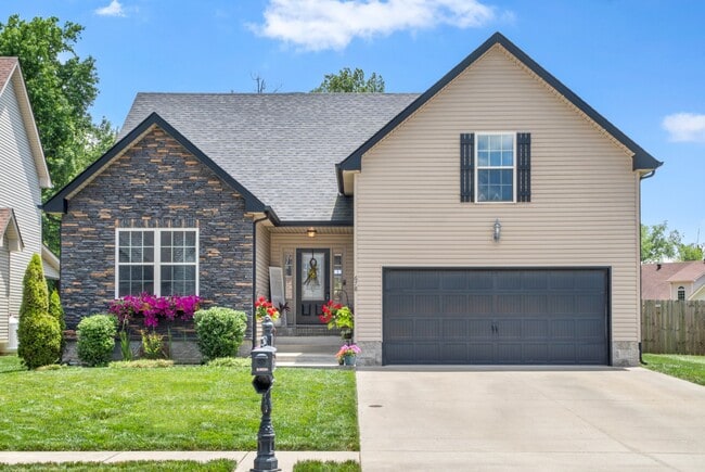 678 Fox Hound Dr in Clarksville, TN - Building Photo - Building Photo