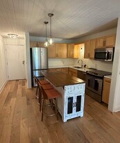 5627 Green Circle Dr, Unit 310 in Hopkins, MN - Building Photo