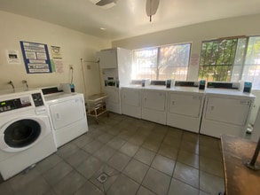 2255 Cahuilla St in Colton, CA - Foto de edificio - Building Photo