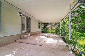 1701 Century Oaks Dr in Lockhart, TX - Building Photo - Building Photo