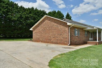150 Glen-Gar Dr in Lincolnton, NC - Building Photo - Building Photo