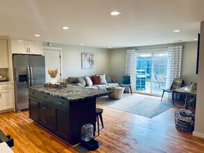 305 Rosewood St in Woodland, WA - Foto de edificio - Building Photo