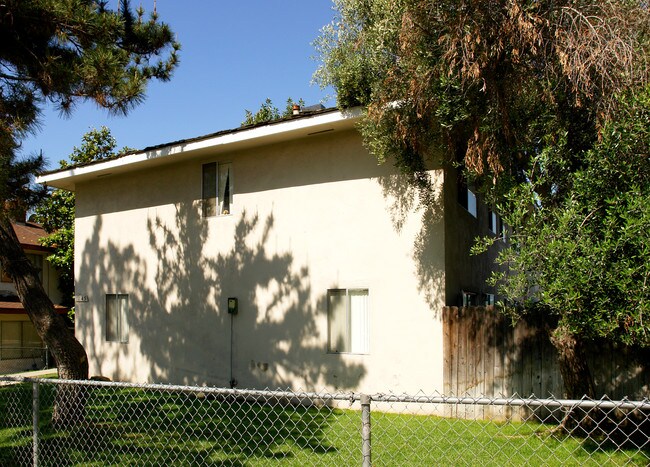 1045 N Sacramento in Ontario, CA - Foto de edificio - Building Photo
