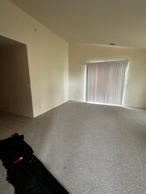 130 N 5th St in Shandon, CA - Building Photo - Building Photo