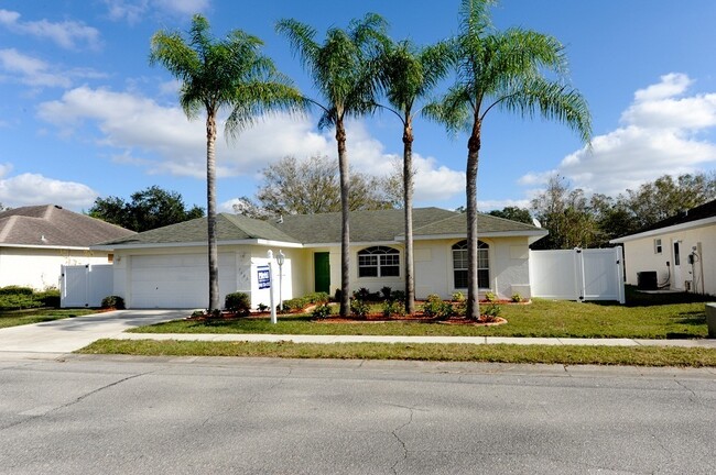 7681 39th St Cir E in Sarasota, FL - Building Photo - Building Photo