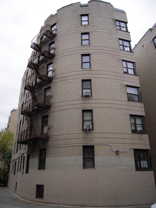 725 West 184th Street in New York, NY - Building Photo