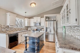 8343 S Plum Blossom Cir in West Jordan, UT - Building Photo - Building Photo