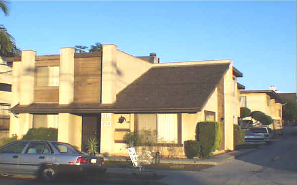 118 N Chandler Ave in Monterey Park, CA - Foto de edificio