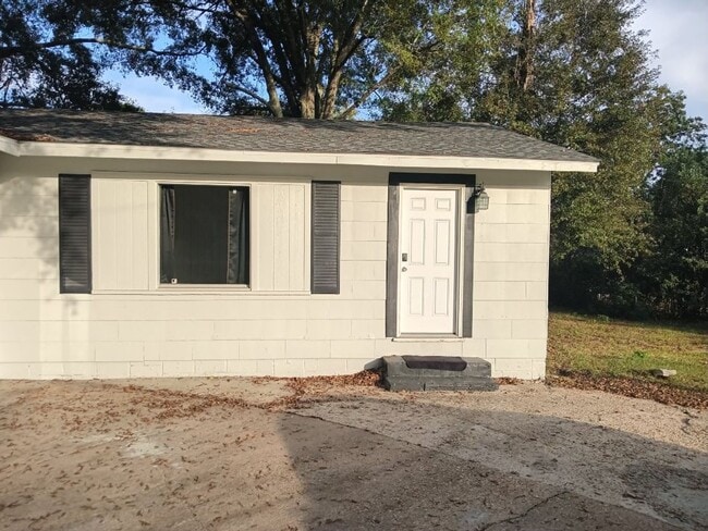 property at 1200 Robbins St