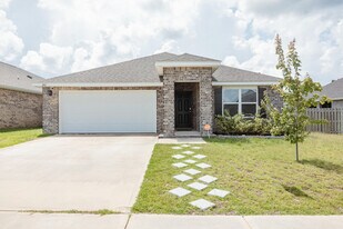 2801 Patriot Ridge Dr in Crestview, FL - Building Photo