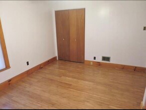 90 Wallace St, Unit 2T in Somerville, MA - Foto de edificio - Building Photo