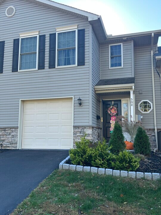 504 W Perry St in Enola, PA - Building Photo