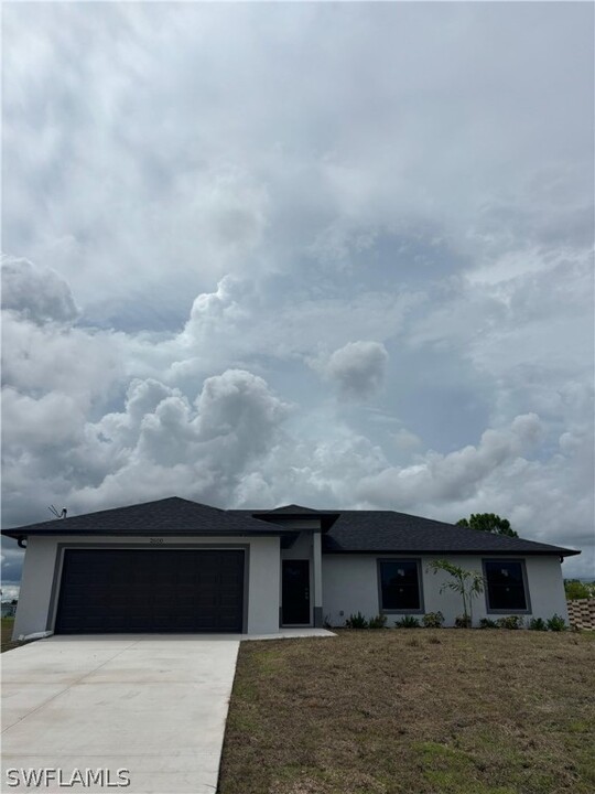 2600 NW 20th Terrace in Cape Coral, FL - Foto de edificio