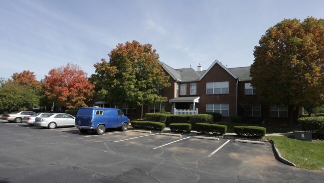 New Center Greens Garden Apartments in Hillsborough, NJ - Building Photo - Building Photo