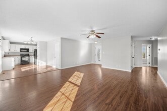 10479 Bell Station Rd in Oak Grove, KY - Building Photo - Building Photo