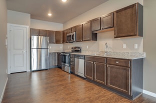 Courtyard Apartments in Moorhead, MN - Building Photo