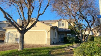 1001 Whispering Pines Dr in Turlock, CA - Building Photo