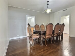 119 E Ridgewood Ct in San Antonio, TX - Building Photo - Building Photo