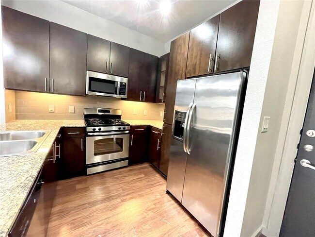 2525 McCue Rd in Houston, TX - Building Photo - Building Photo