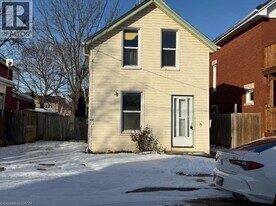 35 Park Ave in Brantford, ON - Building Photo