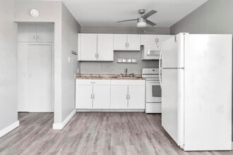 813 9th Ave N in Lake Worth Beach, FL - Building Photo - Building Photo