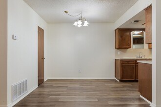 2109 Holly Springs Dr in Taylor, TX - Building Photo - Building Photo
