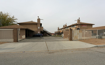 18241-18251 Madrone St in Adelanto, CA - Building Photo - Building Photo