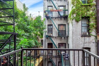 246 Mott St, Unit 16 in New York, NY - Building Photo - Building Photo