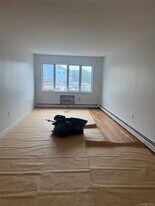 65-95-95 Terrace Ct in Queens, NY - Building Photo