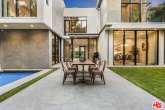 1847 Coldwater Canyon Dr in Beverly Hills, CA - Building Photo - Building Photo