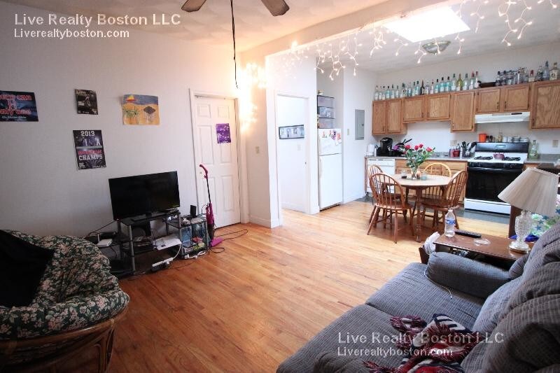 31 Cummings Rd in Boston, MA - Building Photo