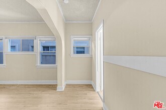 3801 1/2 Mont Clair St in Los Angeles, CA - Building Photo - Building Photo