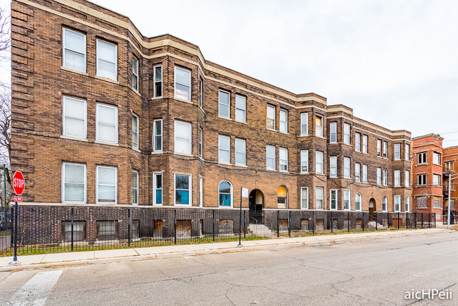 4957 S Calumet Ave in Chicago, IL - Building Photo - Building Photo